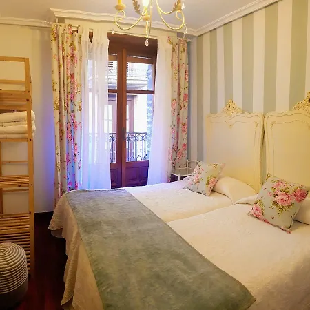 La Casa De Lorenzo La Guardia